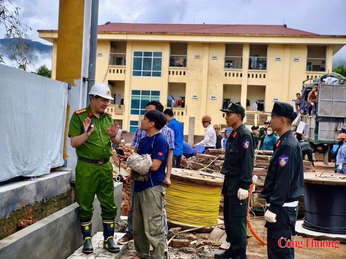 Đại tá, Phó Giám đốc Công an tỉnh Lai Châu Phạm Hải Đăng trực tiếp kiểm tra, chỉ đạo tại Công trình Trường phổ thông nội trú liên cấp TH&amp;THCS xã Pa Tần.
