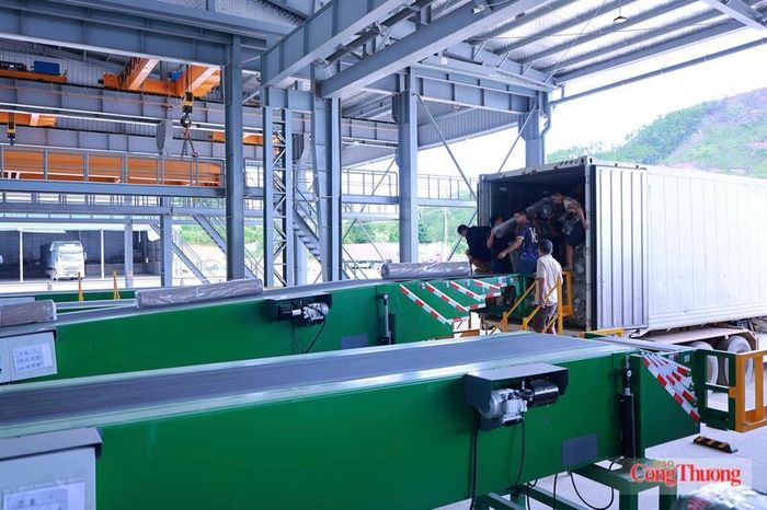 Trung tâm Logistics Chi Ma đang từng bước hoàn thiện hạ tầng và dịch vụ, góp phần nâng cao năng lực thông quan hàng hóa qua cửa khẩu Chi Ma.