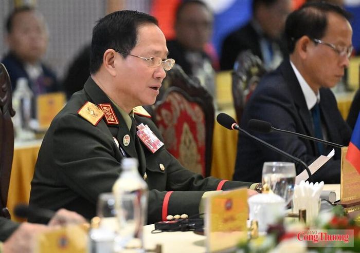 Đại tướng Khăm Liêng - Ụ Thạ Cay Sỏn, Ủy viên Bộ Chính trị Đảng Nhân dân Cách mạng Lào, Phó Thủ tướng Chính phủ, Bộ trưởng Bộ Quốc phòng Lào tại hội đàm. Ảnh: Nguyên Khánh