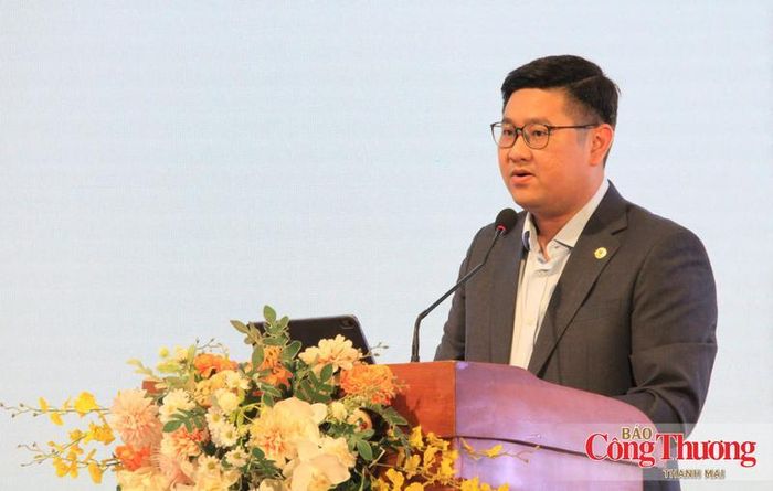 Ông Vũ Hồng Quân, Phó Chủ tịch Hội Doanh nhân trẻ Việt Nam, Chủ tịch Hội Doanh nhân trẻ tỉnh Gia Lai phát biểu tại chương trình. 