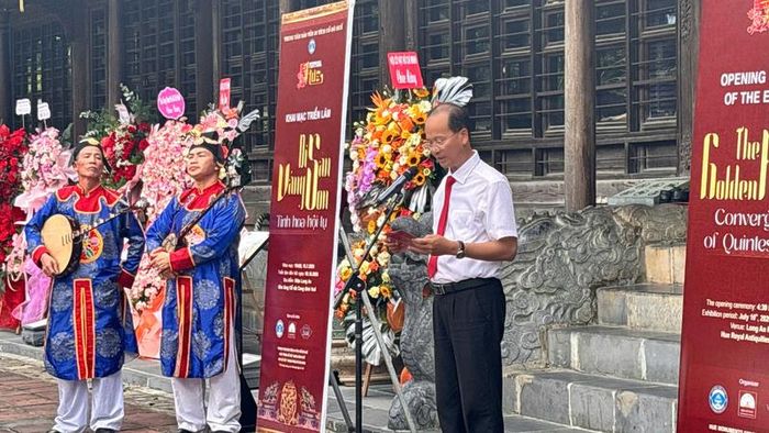 Ông Hoàng Việt Trung - Giám đốc Trung tâm Bảo tồn Di tích Cố đô Huế phát biểu tại lễ khai mạc. Ảnh: Nguyễn Ngọc.