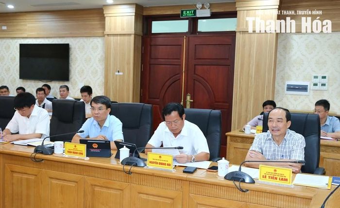 Các đại biểu dự phiên họp.