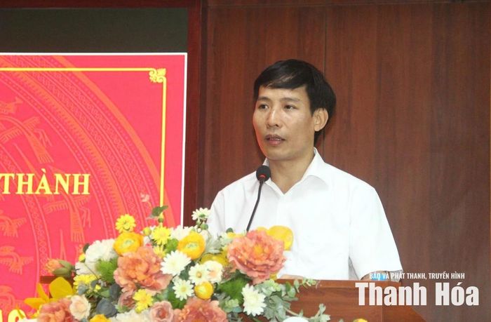 Chủ tịch Ủy ban MTTQ phường Hạc Thành Mai Văn Xuân phát biểu khai mạc hội nghị.
