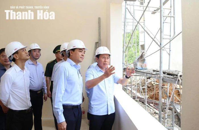 Phó Thủ tướng Chính phủ Lê Tiến Châu kiểm tra và chỉ đạo đẩy nhanh tiến độ thi công Trường Nội trú liên cấp Tiểu học và THCS Yên Khương.