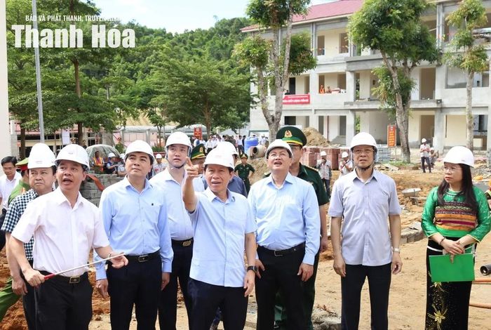 Phó Thủ tướng Chính phủ Lê Tiến Châu kiểm tra và chỉ đạo đẩy nhanh tiến độ thi công Trường Nội trú liên cấp Tiểu học và THCS Yên Khương.
