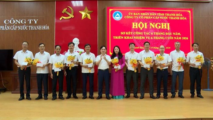 Các tập thể, cá nhân có thành tích xuất sắc trong công tác 6 tháng đầu năm 2026 được biểu dương, khen thưởng.