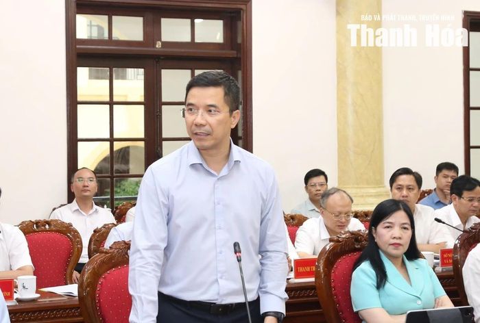 Phó Bí thư Thường trực Tỉnh ủy, Chủ tịch HĐND tỉnh Nguyễn Hồng Phong phát biểu tại buổi làm việc.