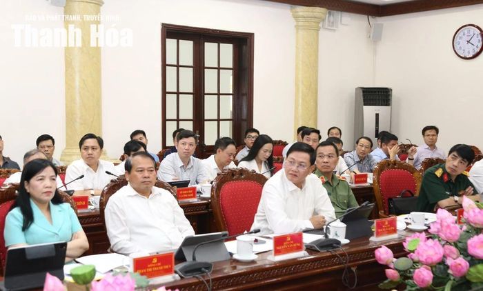 Các đồng chí lãnh đạo tỉnh Thanh Hóa dự buổi làm việc.