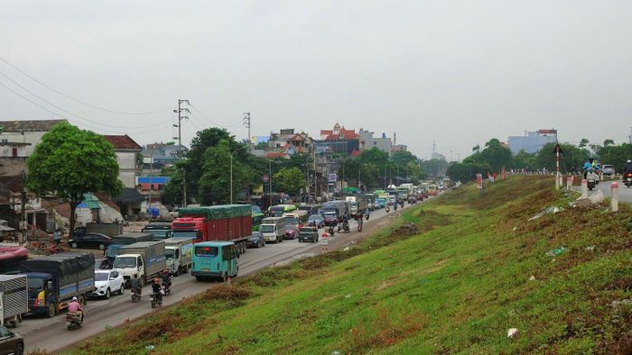 Tại buổi kiểm tra tiến độ thi công dự án cải tạo, nâng cấp quốc lộ 6 đoạn Hà Đông - Xuân Mai, Bí thư Thành ủy Hà Nội Trần Đức Thắng yêu cầu các nhà thầu khi được bàn giao mặt bằng sạch cần huy động đầy đủ nhân lực, phương tiện đẩy nhanh tiến độ để quyết tâm thực hiện thông xe kỹ thuật trước Tết Nguyên đán Đinh Mùi 2027 và hoàn thành toàn bộ dự án trong quý I/2027.