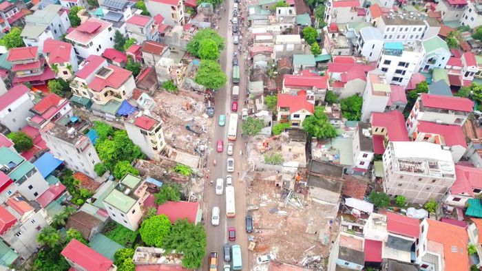 Ghi nhận những ngày đầu tháng 7 tại địa bàn phường Yên Nghĩa công tác tháo dỡ công trình nằm trong phạm vi mặt bằng dự án được đơn vị thi công tăng tốc triển khai.