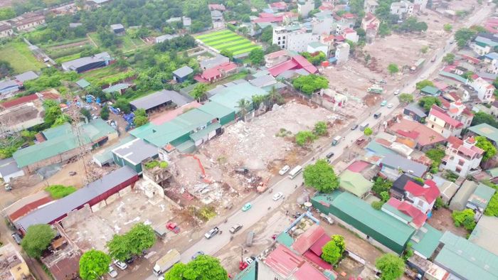 Tuyến Quốc lộ 6 đoạn Hà Đông - Xuân Mai có chiều dài khoảng 21,7 km, mặt cắt ngang rộng 50 - 60 m. Trong ảnh: Thời gian gần đây, đoạn dự án qua phường Yên Nghĩa bắt đầu đồng loạt GPMB.