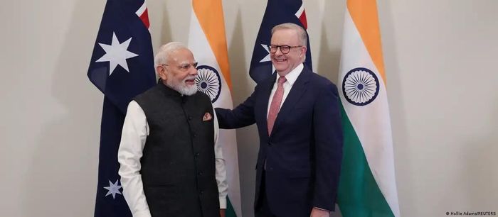 Thủ tướng Ấn Độ Narendra Modi và Thủ tướng Australia Anthony Albanese gặp nhau tại Melbourne, nơi hai bên công bố thỏa thuận xuất khẩu uranium từ Australia sang Ấn Độ. Ảnh: Reuters