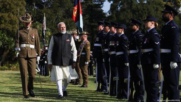 Thủ tướng Ấn Độ Narendra Modi duyệt đội danh dự trong lễ đón chính thức tại Government House ở Melbourne. Ảnh: Reuters
