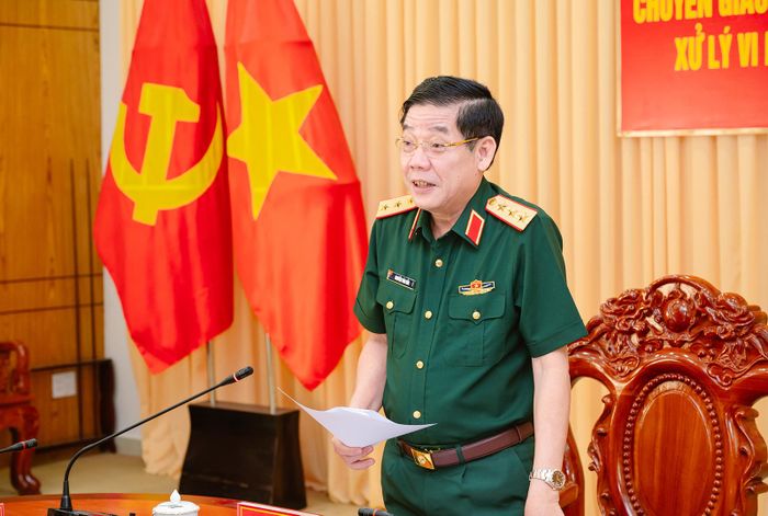 Thượng tướng Nguyễn Văn Gấu, Ủy viên Trung ương Đảng, Thứ trưởng Bộ Quốc phòng, Trưởng Ban Chỉ đạo 1389 Bộ Quốc phòng, phát biểu kết luận.