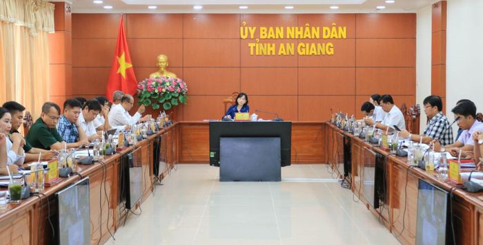 Quang cảnh cuộc họp.