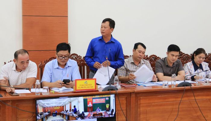 Đại diện xã Mỹ Hòa Hưng báo cáo kết quả giải ngân.