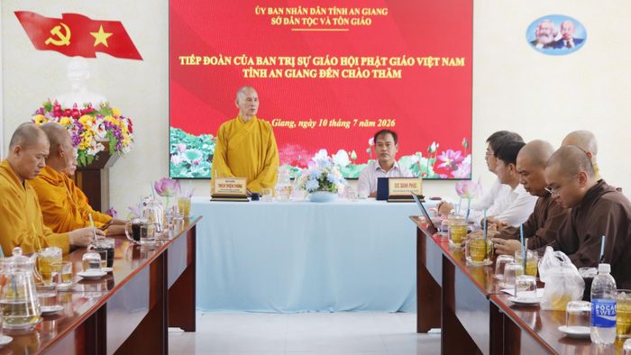 Hòa thượng Thích Thiện Thống, Trưởng ban Trị sự Giáo hội Phật giáo Việt Nam tỉnh An Giang báo cáo kết quả đại hội.