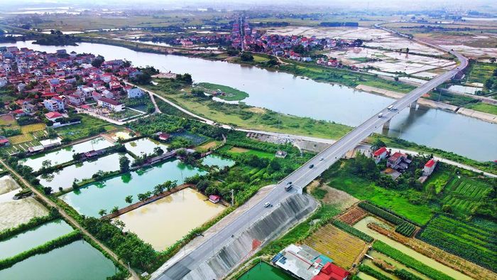 Cầu Hà Bắc 2 nối đôi bờ sông Cầu. Ảnh: Quốc Trường