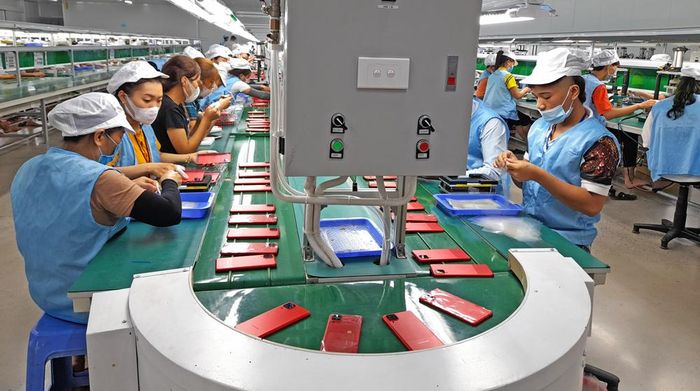 Dây chuyền sản xuất tại Công ty trách nhiệm hữu hạn Sun Tech, Cụm công nghiệp Thanh Vân. Ảnh: Trịnh Lan