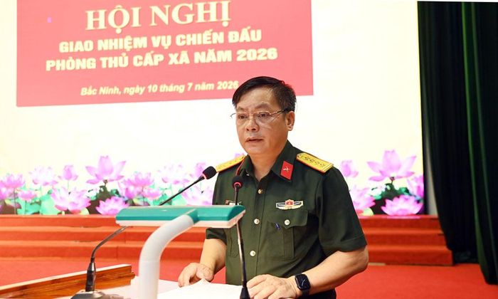 Đại tá Dương Trung Kiên phát biểu tại hội nghị.