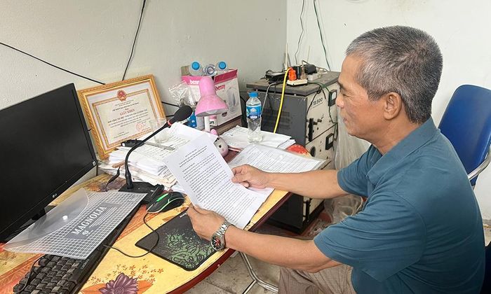  Lãnh đạo thôn Đông Thái, xã Yên Phong tuyên truyền Đề án thành lập thành phố Bắc Ninh trực thuộc Trung ương trên hệ thống truyền thanh. 