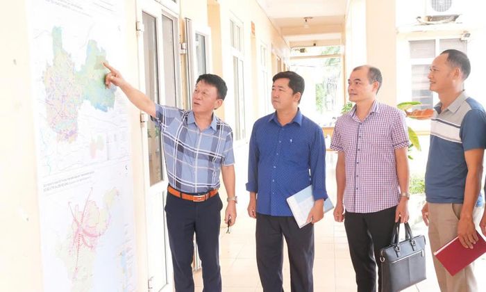  Quy hoạch chung đô thị Bắc Ninh đến năm 2050, tầm nhìn đến năm 2075 được dán công khai tại trụ sở UBND xã Tiên Lục, tạo điều kiện cho mọi người dân đến xem, nghiên cứu. 