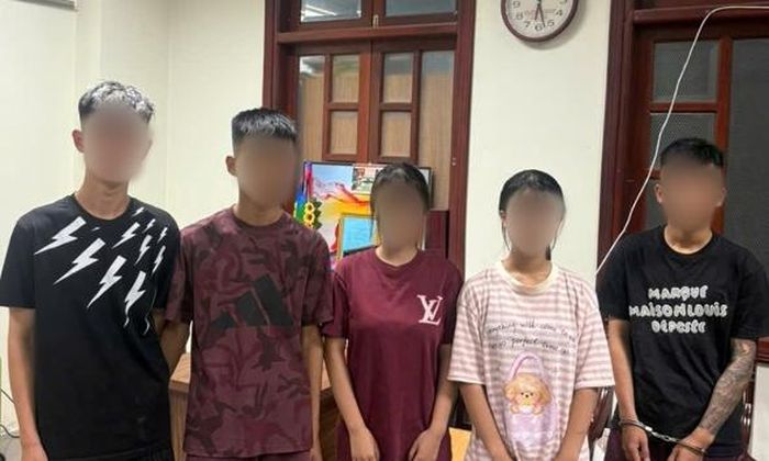 Các đối tượng tại cơ quan công an.