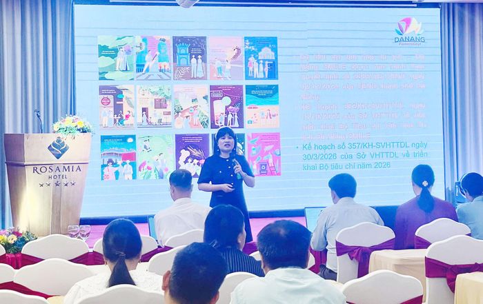 Các chương trình tập huấn, đào tạo góp phần nâng cao chất lượng nhân lực ngành du lịch thành phố. Ảnh: THU HÀ