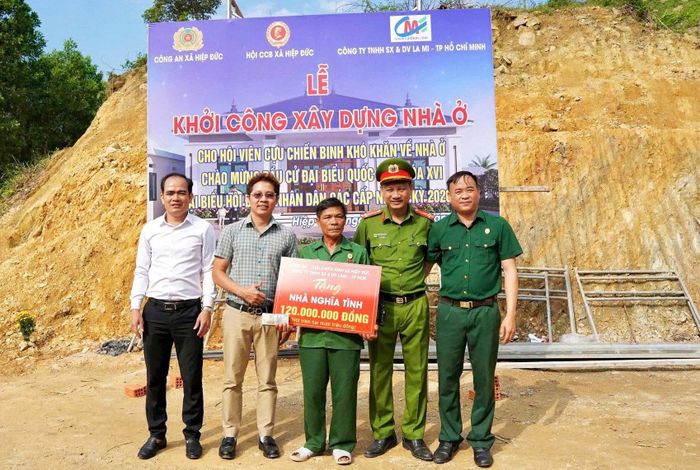 HĐND thành phố vừa thông qua Nghị quyết quy định một số chính sách giảm nghèo đặc thù trên địa bàn thành phố, nâng mức hỗ trợ xây mới, sửa chữa nhà ở, tiếp thêm động lực cho các đối tượng khó khăn. Ảnh: ĐVCC