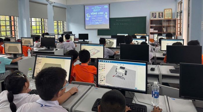 Quang cảnh phòng thi. Ảnh: THU HƯƠNG