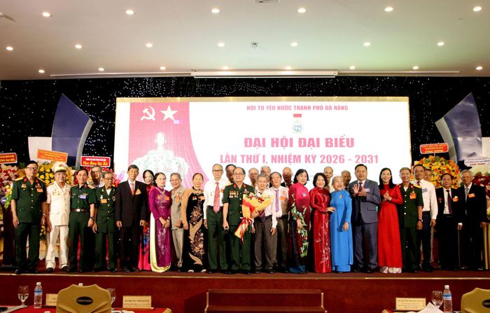 Ban Chấp hành Hội Tù yêu nước thành phố Đà Nẵng khóa I, nhiệm kỳ 2026 - 2031 ra mắt tại đại hội. Ảnh: TRỌNG HUY