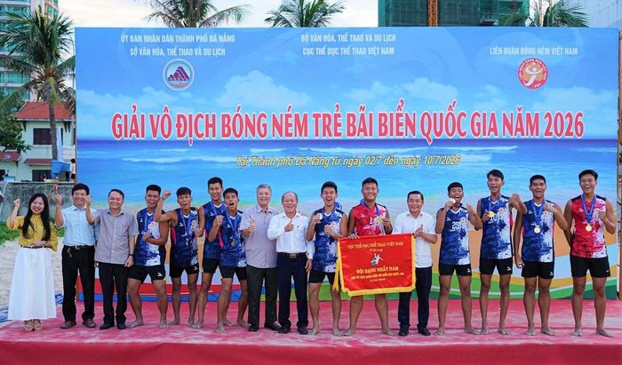 Đội bóng ném U20 Đà Nẵng giành chức vô địch nội dung dành cho nam. Ảnh: THÀNH DANH