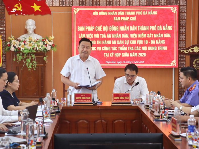 Phó Chủ tịch HĐND thành phố Nguyễn Công Thanh phát biểu tại buổi làm việc. Ảnh: QUỐC TUẤN