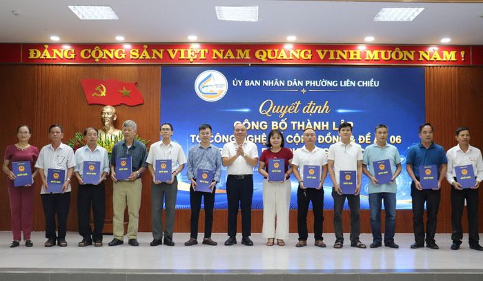 Phường Liên Chiểu thành lập 27 Tổ công nghệ số cộng đồng và Đề án 06. Ảnh: KHÁNH NGÂN