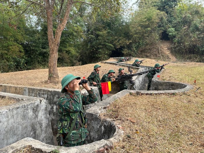 Khẩu đội súng máy phòng không 12,7mm thường trực SSCĐ trong mọi tình huống. Ảnh: Đức Hạnh