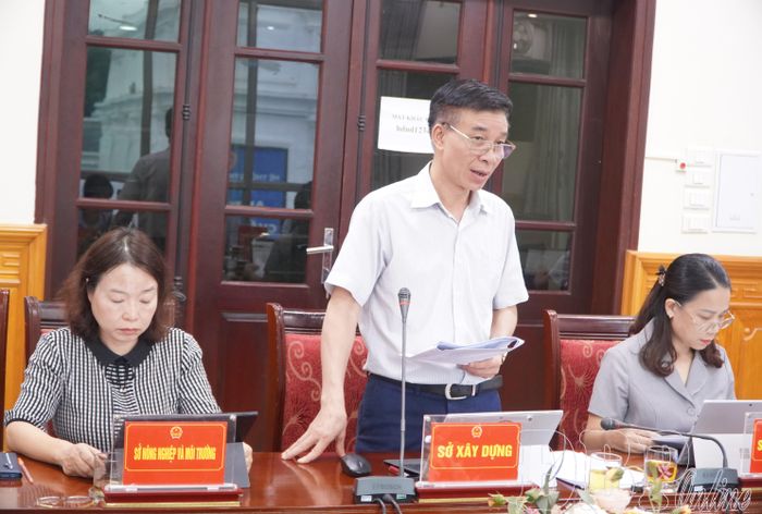 Đại diện lãnh đạo Sở Xây dựng làm rõ một số nội dung tại buổi làm việc.
