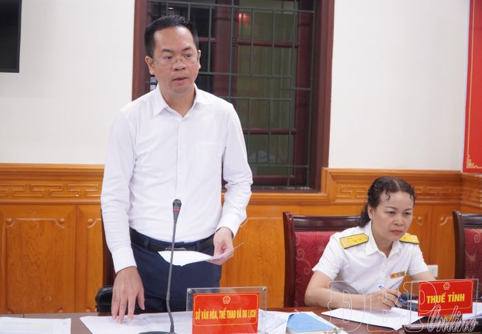 Đại diện lãnh đạo Sở Văn hóa, Thể thao và Du lịch làm rõ một số nội dung.