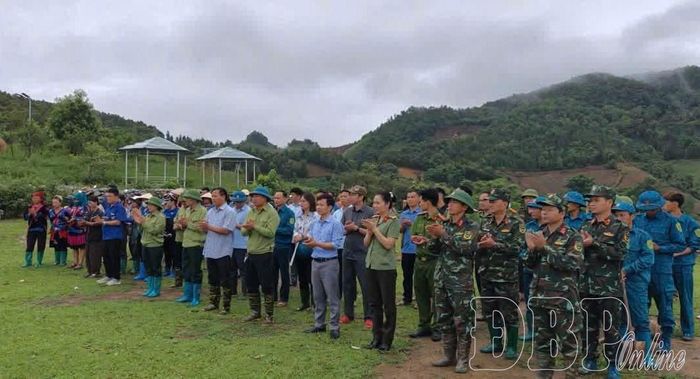 Cán bộ, đảng viên, đoàn viên, thanh niên, chiến sĩ lực lượng vũ trang và Nhân dân xã Tủa Chùa đồng loạt ra quân.