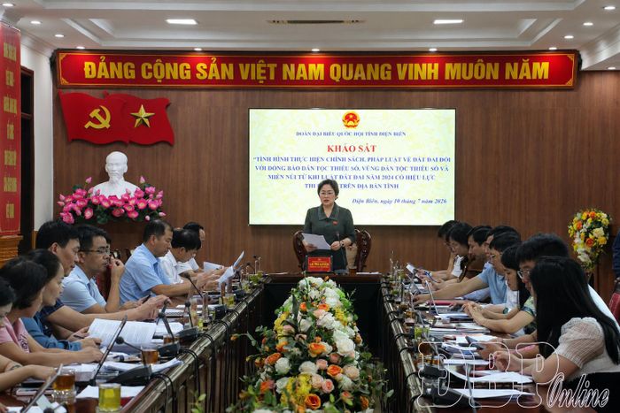 Đồng chí Lò Thị Luyến, Tỉnh ủy viên, Phó Trưởng Đoàn chuyên trách Đoàn ĐBQH tỉnh thống nhất các nội dung tại buổi làm việc.