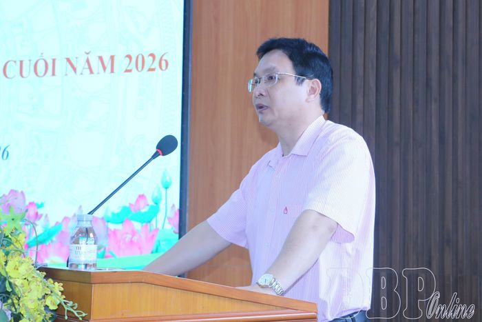 Đồng chí Hoàng Ngọc Thương, Giám đốc Chi nhánh NHCSXH tỉnh phát biểu khai mạc hội nghị.