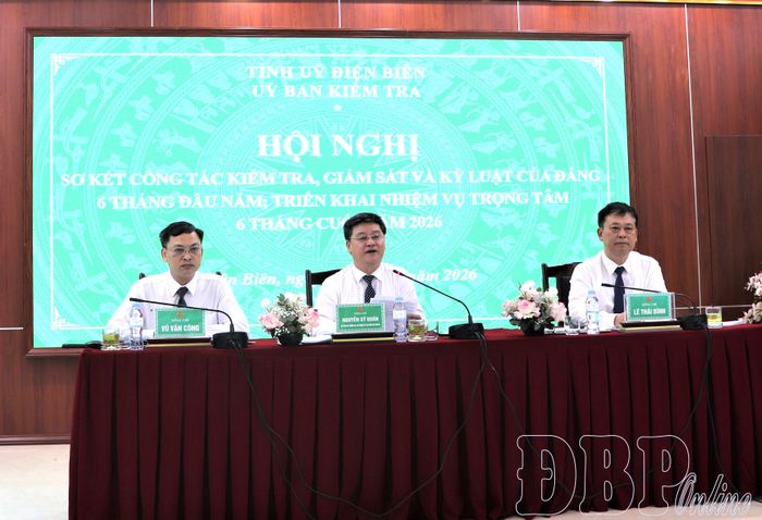 Các đồng chí Thường trực UBKT Tỉnh ủy chủ trì hội nghị.