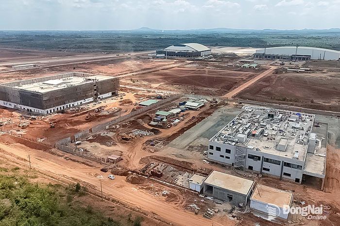 Thi công xây dựng các công trình thuộc Dự án Thành phần 4 Sân bay Long Thành. Ảnh: Phạm Tùng