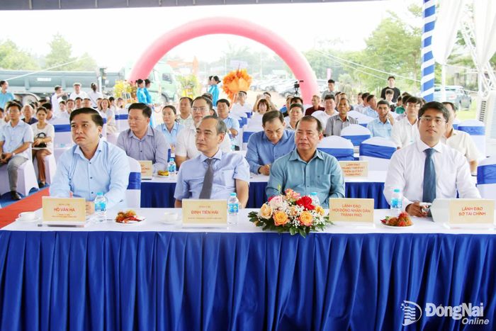 Các đại biểu tham dự lễ khởi công dự án. Ảnh: Hải Quân