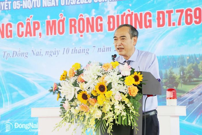 Giám đốc Ban Quản lý dự án đầu tư xây dựng thành phố Đồng Nai Đinh Tiến Hải phát biểu tại buổi lễ. Ảnh: Hải Quân