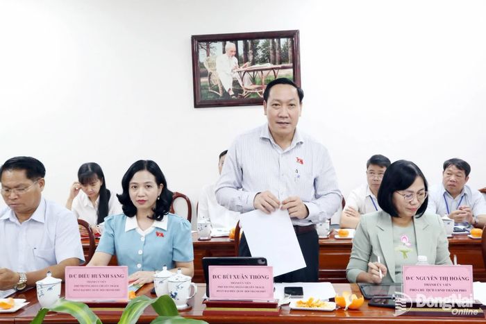 Thành ủy viên, Phó Trưởng đoàn Thường trực Đoàn Đại biểu Quốc hội thành phố Bùi Xuân Thống phát biểu tại buổi làm việc. Ảnh: Công Nghĩa