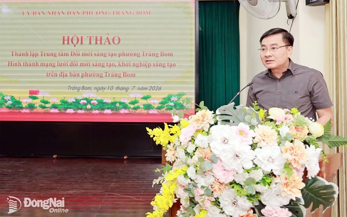Phó Bí thư Đảng ủy, Chủ tịch UBND phường Lê Ngọc Tiên phát biểu tại hội thảo. Ảnh: Hoàng Lộc