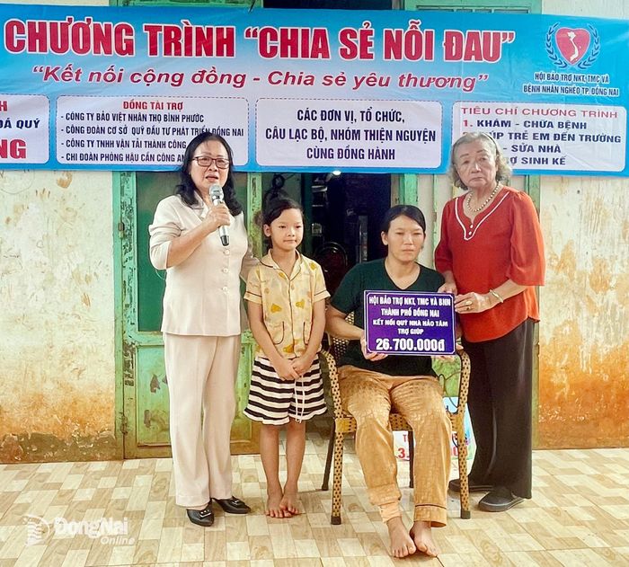 Đại diện lãnh đạo Hội Bảo trợ người khuyết tật, trẻ mồ côi và bệnh nhân nghèo thành phố Đồng Nai vận động và kết nối các nhà hảo tâm. Ảnh: Thu Hiền