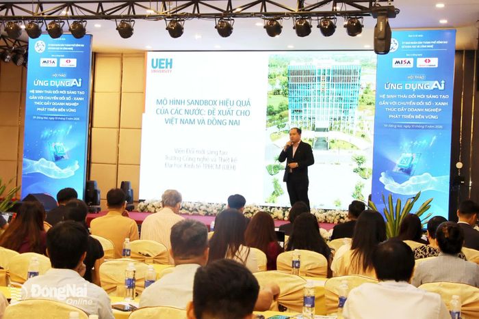Đại diện trường đại học, viện nghiên cứu trình bày tham luận tại hội thảo. Ảnh: Hải Quân