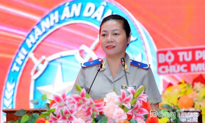 Đồng chí Trần Thị Phương Hoa, Phó Cục trưởng Cục Quản lý Thi hành án dân sự phát biểu tại buổi họp mặt.