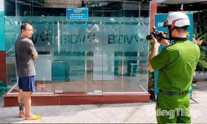 Đối tượng tại vị trí cướp giật.